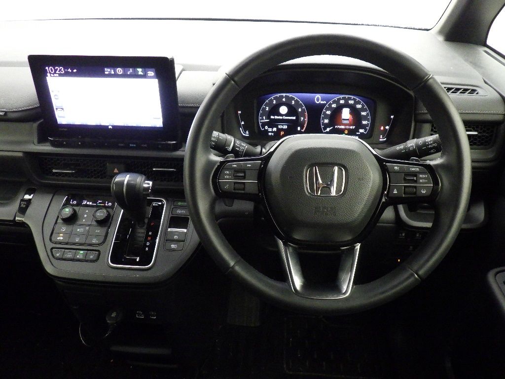 2023 Honda Stepwgn 4WD 8人 auction photo 3