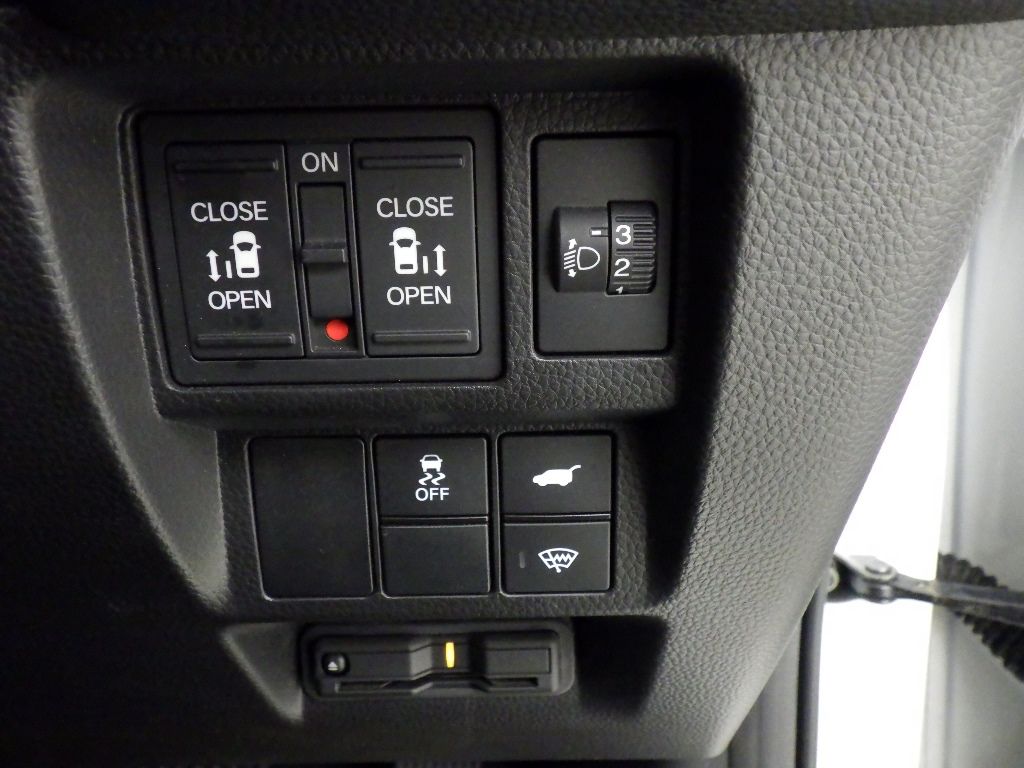 2023 Honda Stepwgn 4WD 8人 auction photo 10
