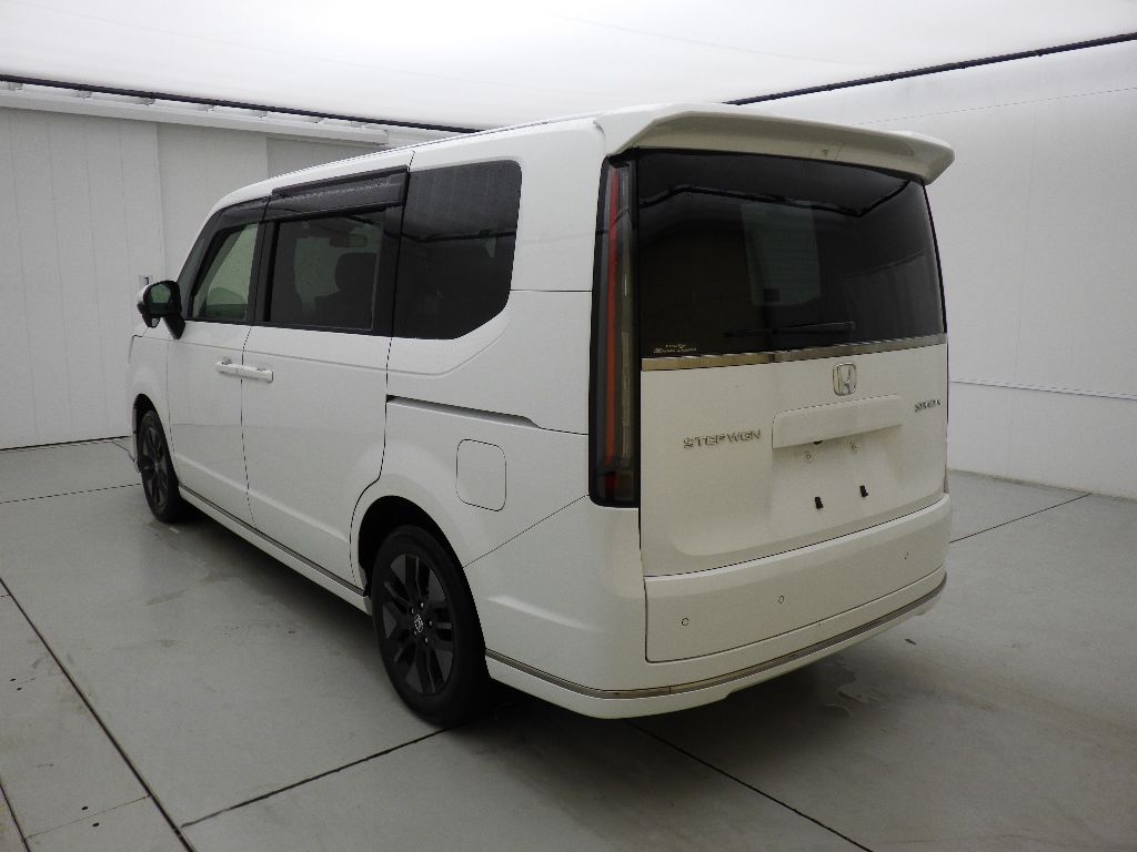 2023 Honda Stepwgn 4WD 8人 auction photo 5