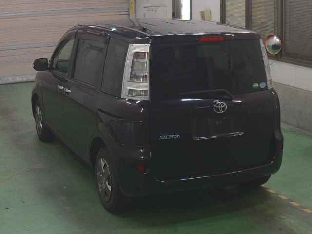 2015 Toyota Sienta DICE G auction photo 2