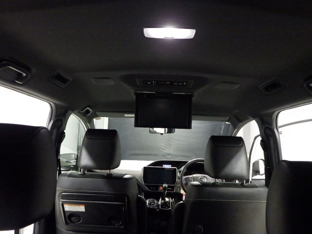 2018 Toyota Noah Si W×B 7 people auction photo 8
