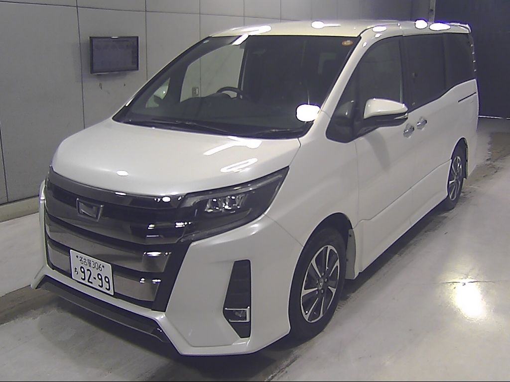 2018 Toyota Noah Si W×B 7人 auction photo 4