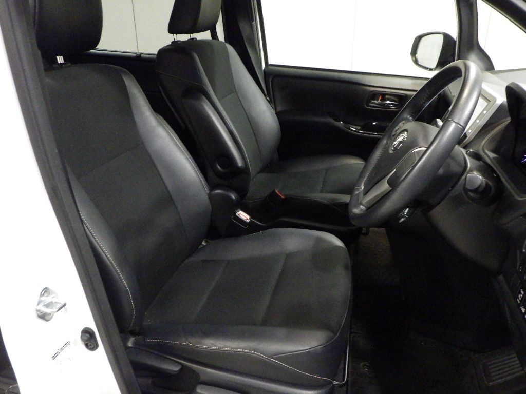 2018 Toyota Noah Si W×B 7人 auction photo 6