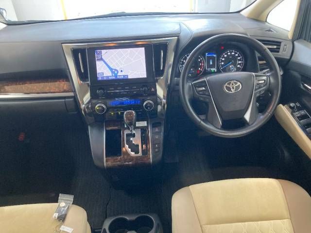 2022 Toyota Alphard X auction photo 2