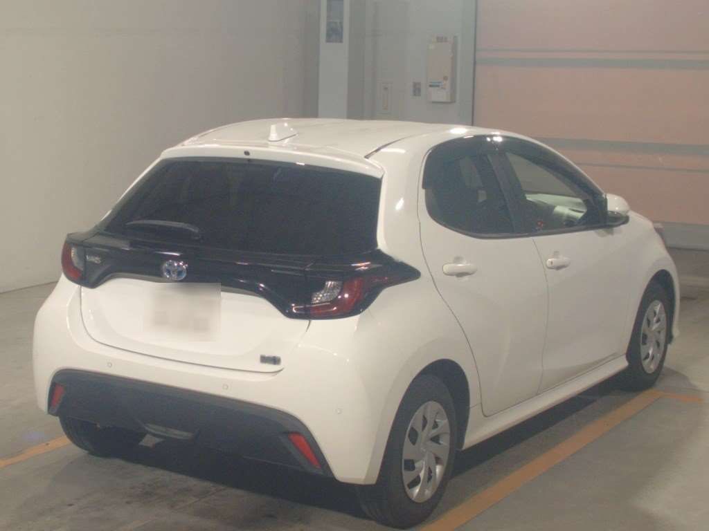 2021 Toyota Yaris ハイブリッドX auction photo 2