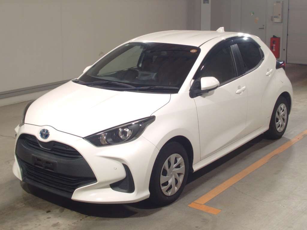 Japan Auction Vehicles 4 2021 Toyota Yaris ハイブリッドX auction photo
