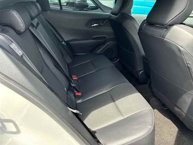 2023 Toyota Prius PHEV Z auction photo 7