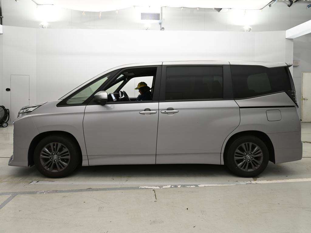 2023 Toyota Voxy Hybrid S-G auction photo 4