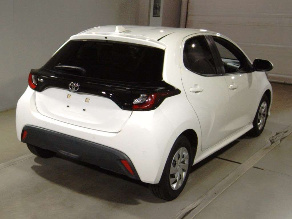 2022 Toyota Yaris X auction photo 2