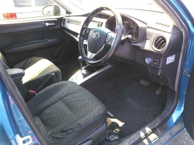 2014 Toyota Corolla Fielder ハイブリッドG auction photo 3