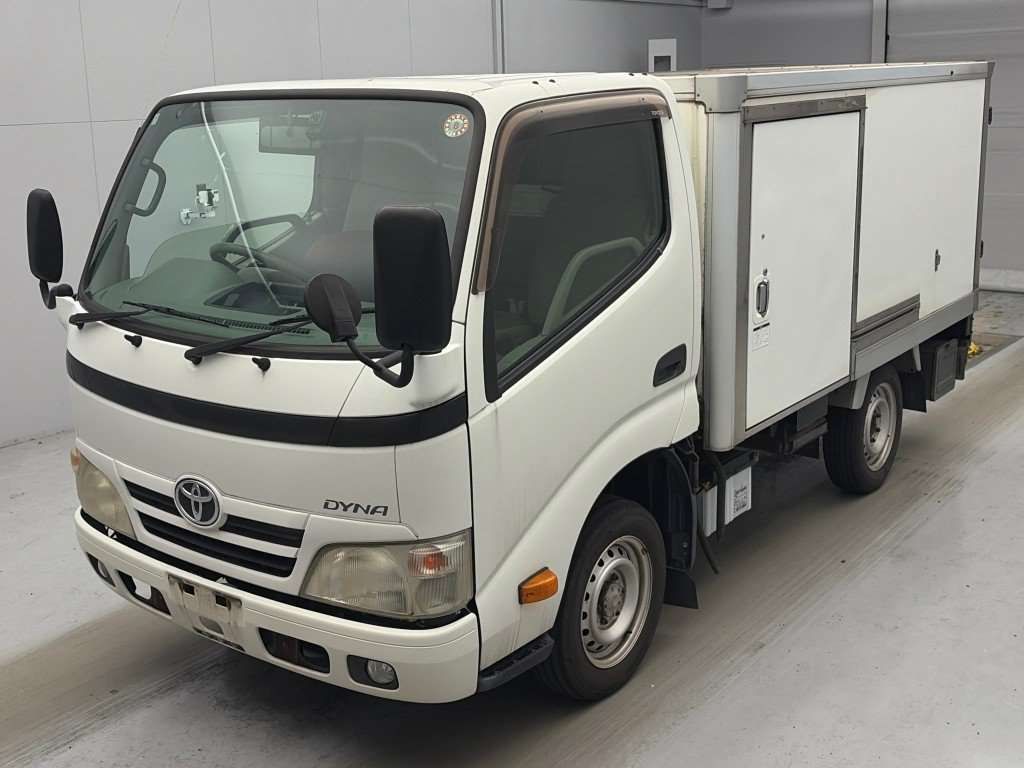 2013 Toyota Dyna Japan auction vehicle