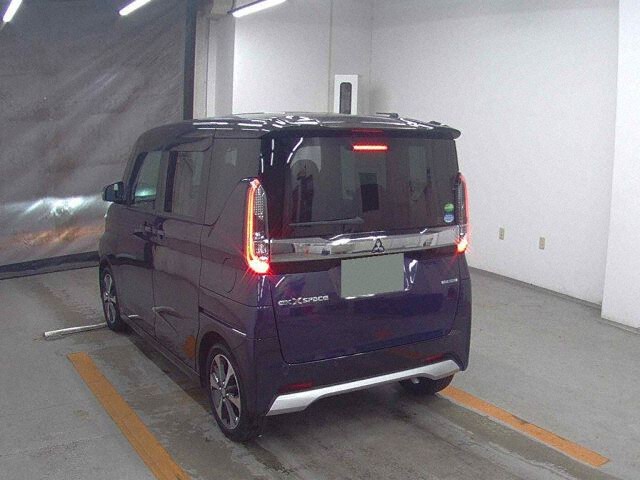 2021 Mitsubishi eKクロススペース G Plus Edition auction photo 2