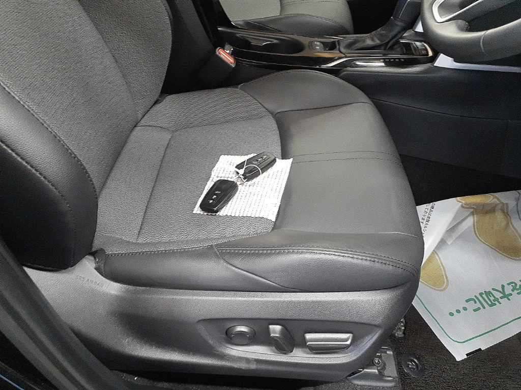 2023 Toyota Corolla Cross Hybrid Z auction photo 10