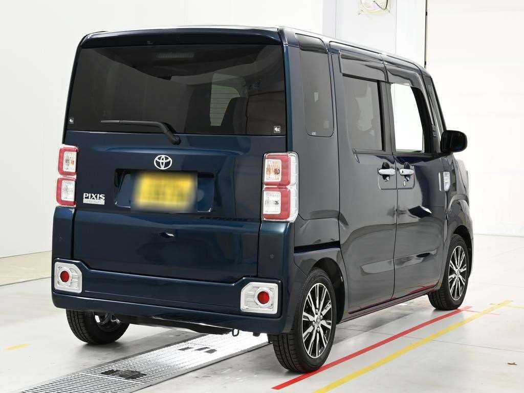 2021 Toyota ピクシスメガ G Turbo SA III auction photo 2