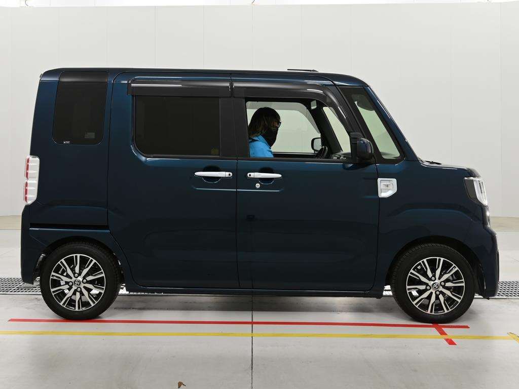2021 Toyota ピクシスメガ G Turbo SA III auction photo 3
