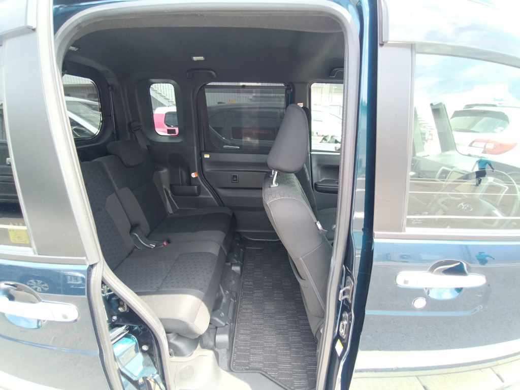 2021 Toyota ピクシスメガ G Turbo SA III auction photo 12