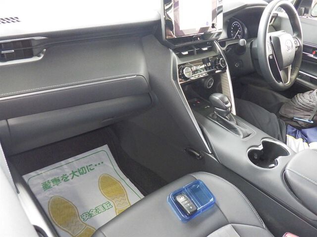 2024 Toyota Harrier G auction photo 3