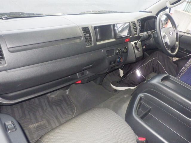 2024 Toyota Hiace DX auction photo 3