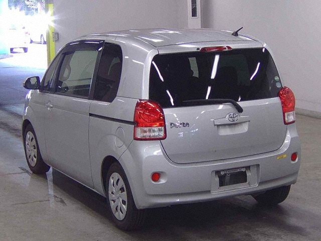 2017 Toyota Porte F auction photo 2