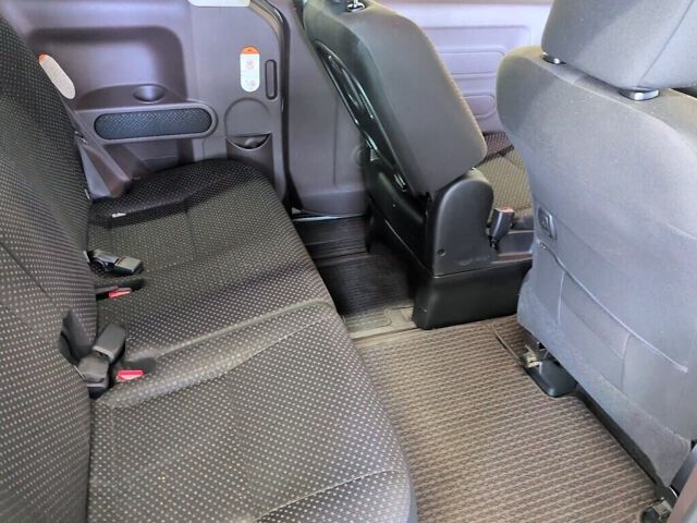 2017 Toyota Porte F auction photo 6