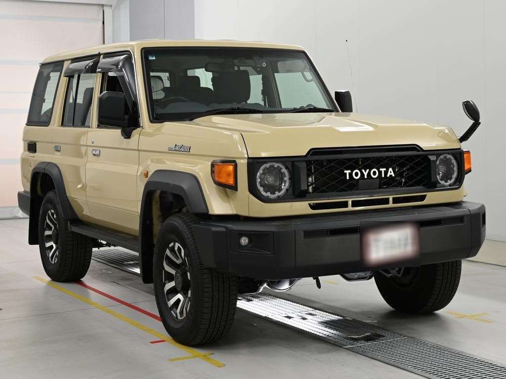 2025 Toyota Land Cruiser 70 AX 4WD auction photo 5