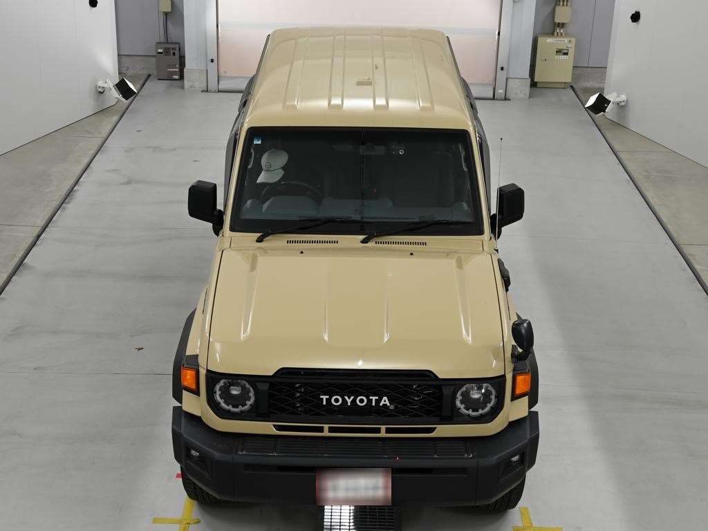 2025 Toyota Land Cruiser 70 AX 4WD auction photo 7