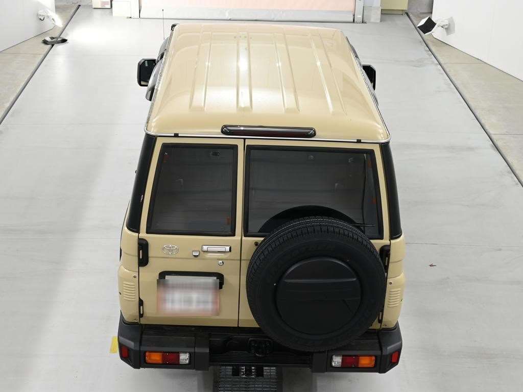 2025 Toyota Land Cruiser 70 AX 4WD auction photo 8