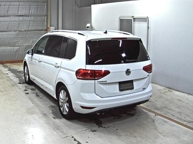 2017 Volkswagen ゴルフトゥーラン TSI ハイライン auction photo 2