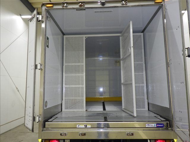 2020 Isuzu Elf Van auction photo 4