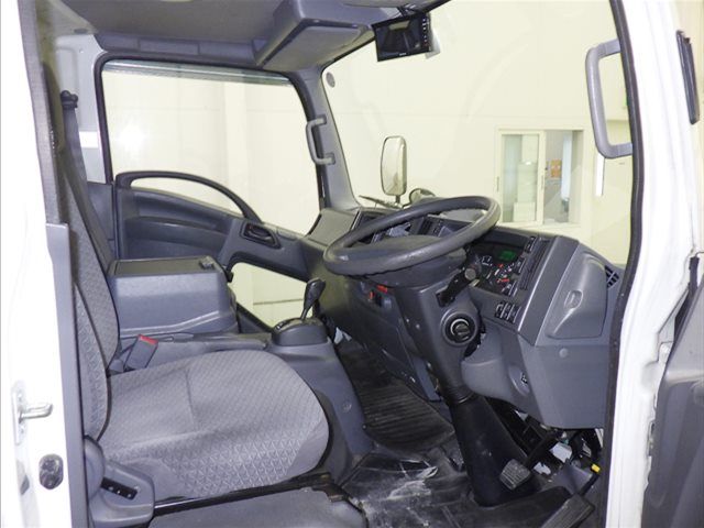 2020 Isuzu Elf Van auction photo 6