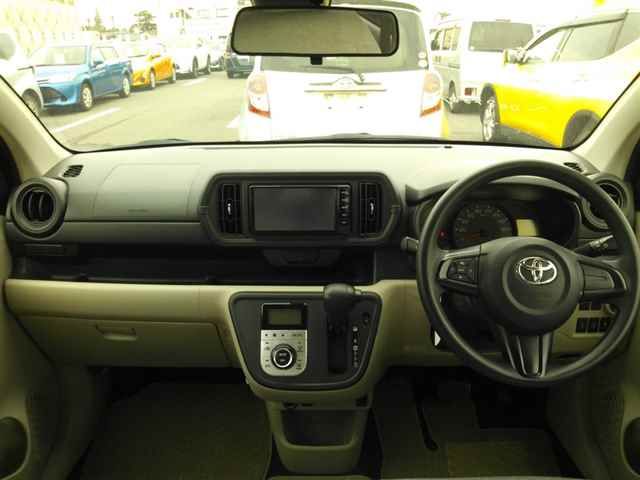 2017 Toyota Passo X LパッケージS auction photo 8