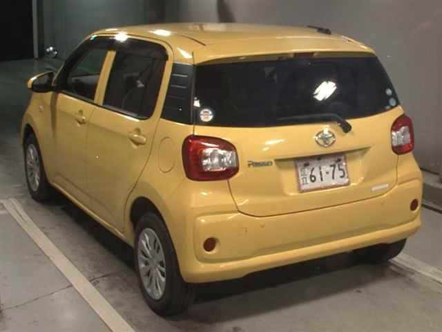 2017 Toyota Passo X LパッケージS auction photo 2