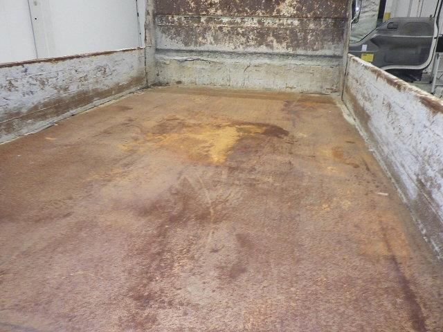 2010 Isuzu Elf dump auction photo 4