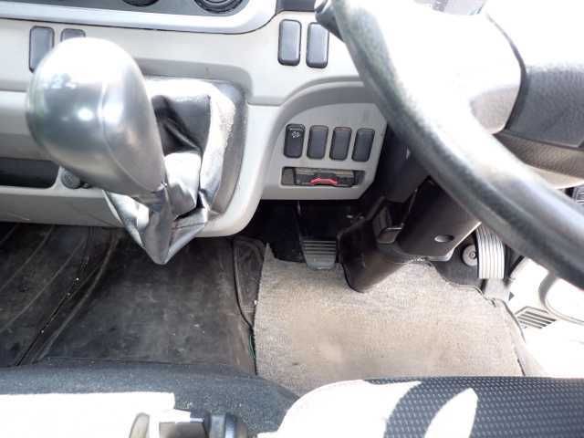 2018 Mitsubishi Fuso Canter 3.0t with power gate auction photo 13