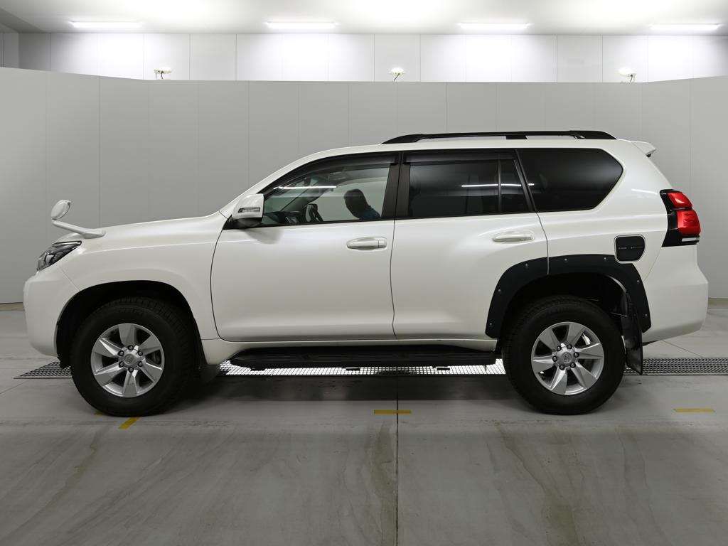 2022 Toyota Land Cruiser Prado TX 4WD auction photo 4