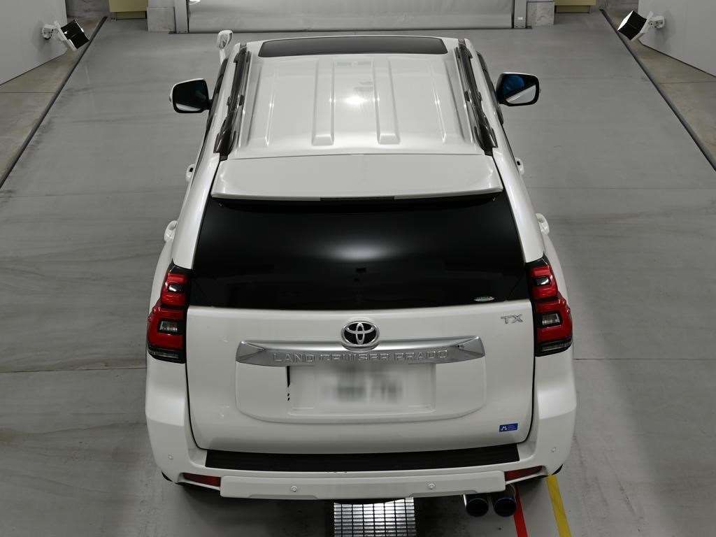 2022 Toyota Land Cruiser Prado TX 4WD auction photo 8