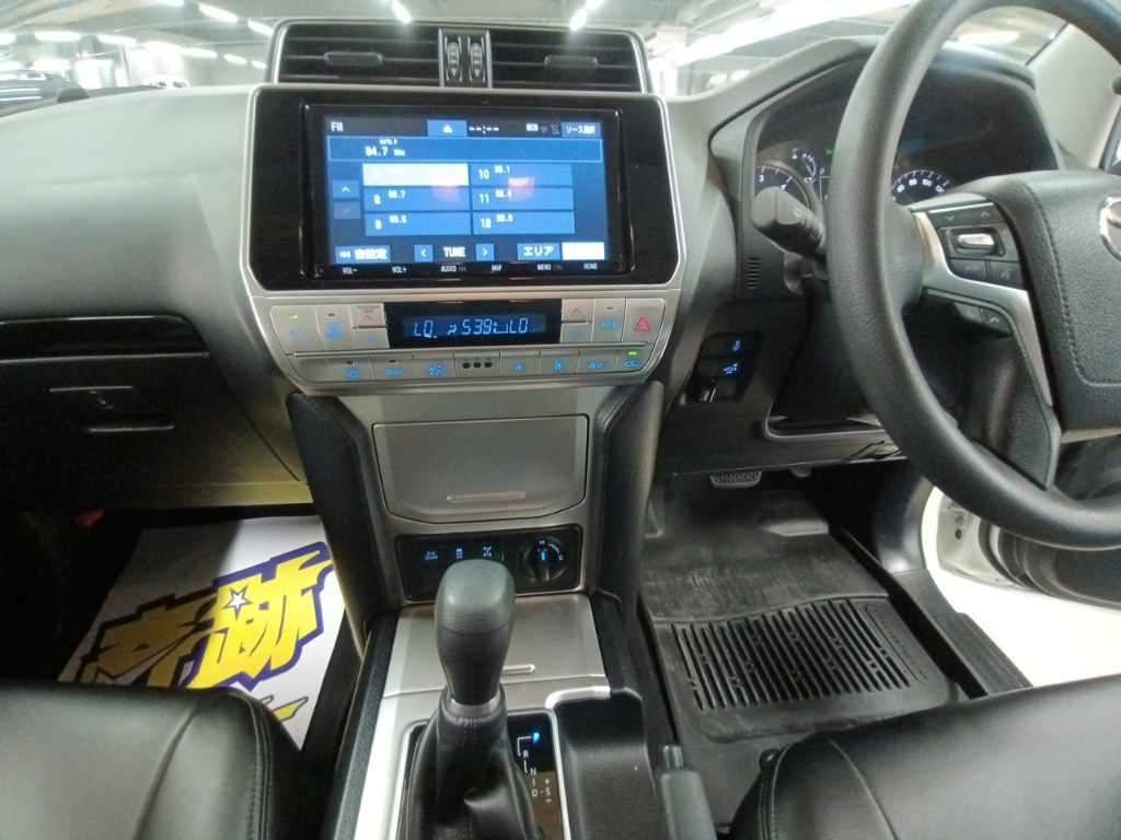 2022 Toyota Land Cruiser Prado TX 4WD auction photo 11