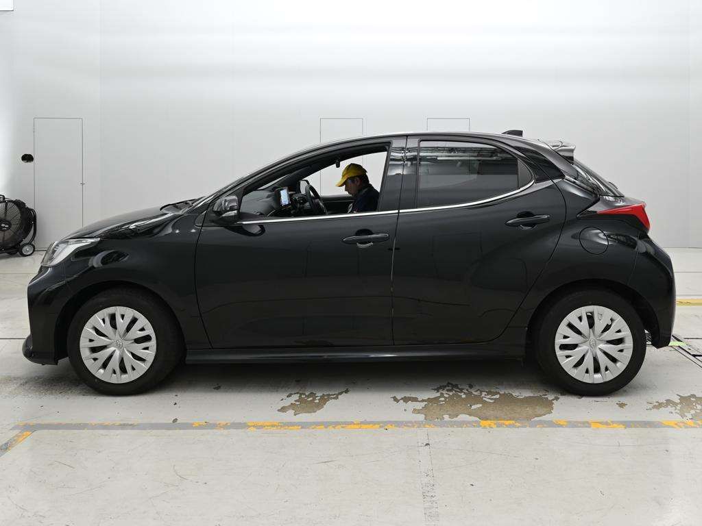 2023 Toyota Yaris Hybrid Z auction photo 4