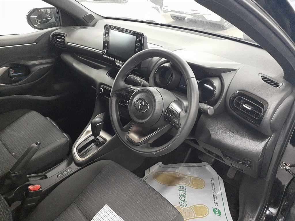 2023 Toyota Yaris Hybrid Z auction photo 9
