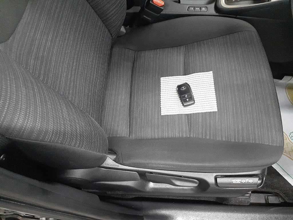 2023 Toyota Yaris Hybrid Z auction photo 10