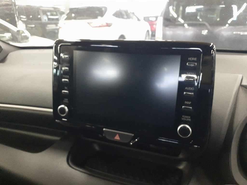 2023 Toyota Yaris Hybrid Z auction photo 12