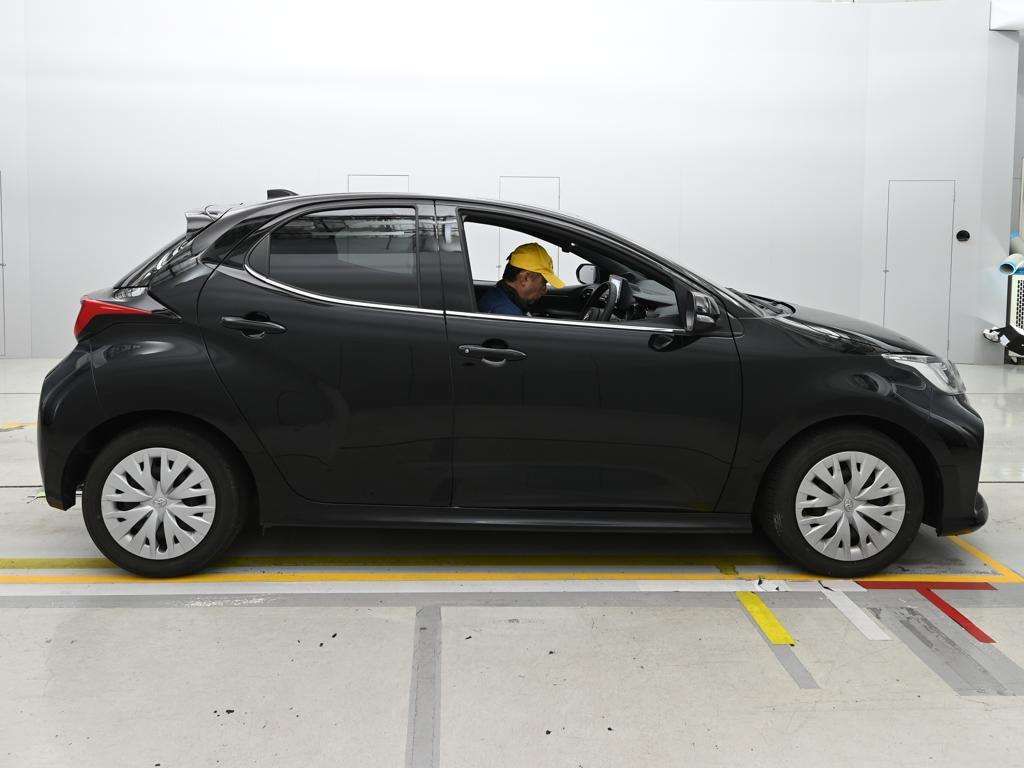 2023 Toyota Yaris Hybrid Z auction photo 3