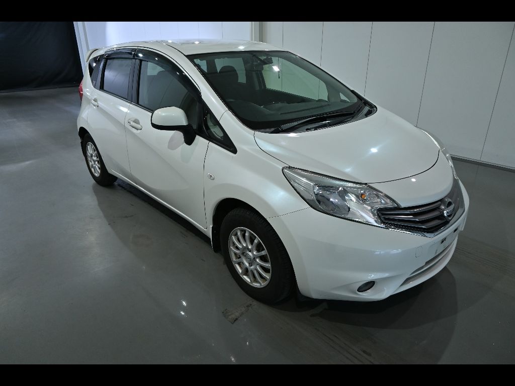 2013 Nissan ノート HB X DIG-S Japan auction vehicle