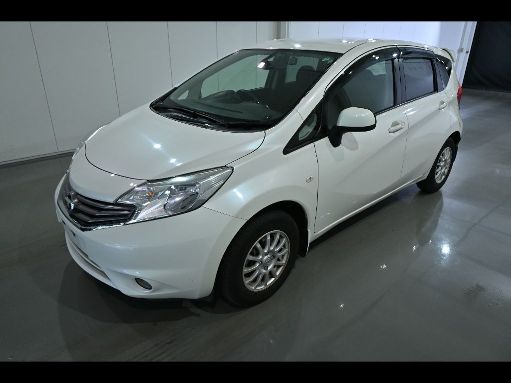 2013 Nissan ノート HB X DIG-S auction photo 4