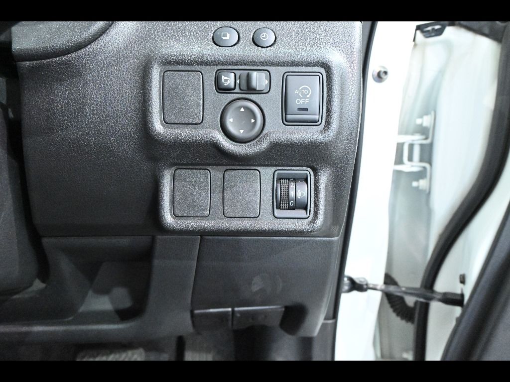 2013 Nissan ノート HB X DIG-S auction photo 11