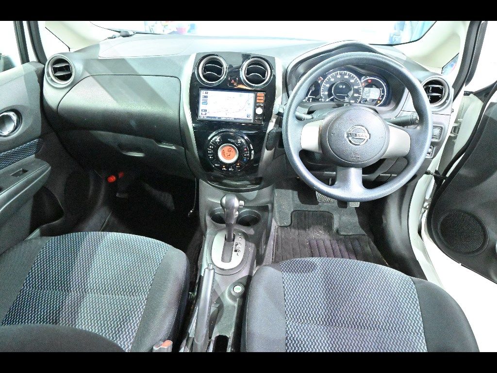 2013 Nissan ノート HB X DIG-S auction photo 3