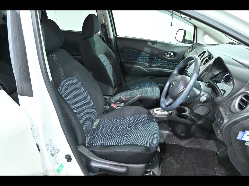 2013 Nissan ノート HB X DIG-S auction photo 6