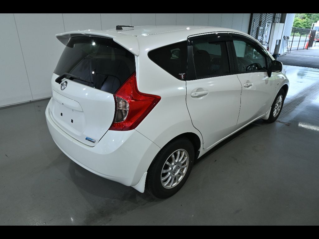 2013 Nissan ノート HB X DIG-S auction photo 2