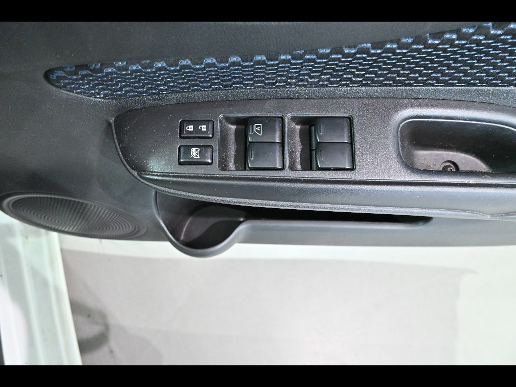2013 Nissan ノート HB X DIG-S auction photo 12