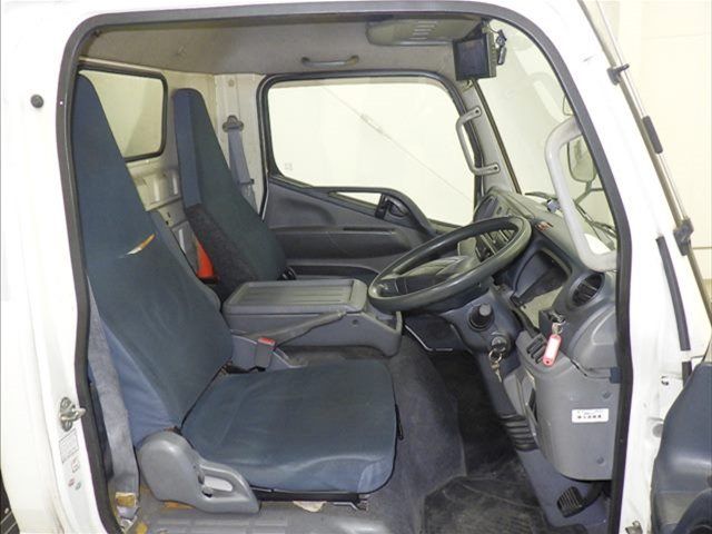 2015 Mitsubishi Fuso Canter Van auction photo 6